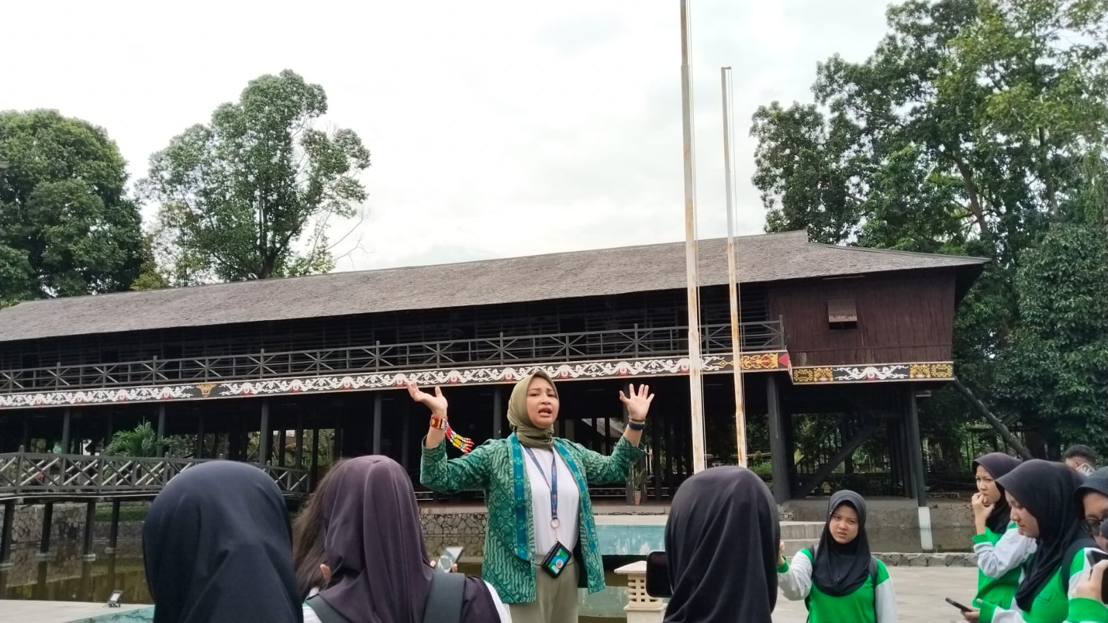 Rumah Adat Kalimantan Barat (rumah betang)